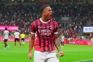 乐鱼线上登陆-意天空：除了利兹联以外，穆里尼奥执教的费内巴切也有意奥卡福