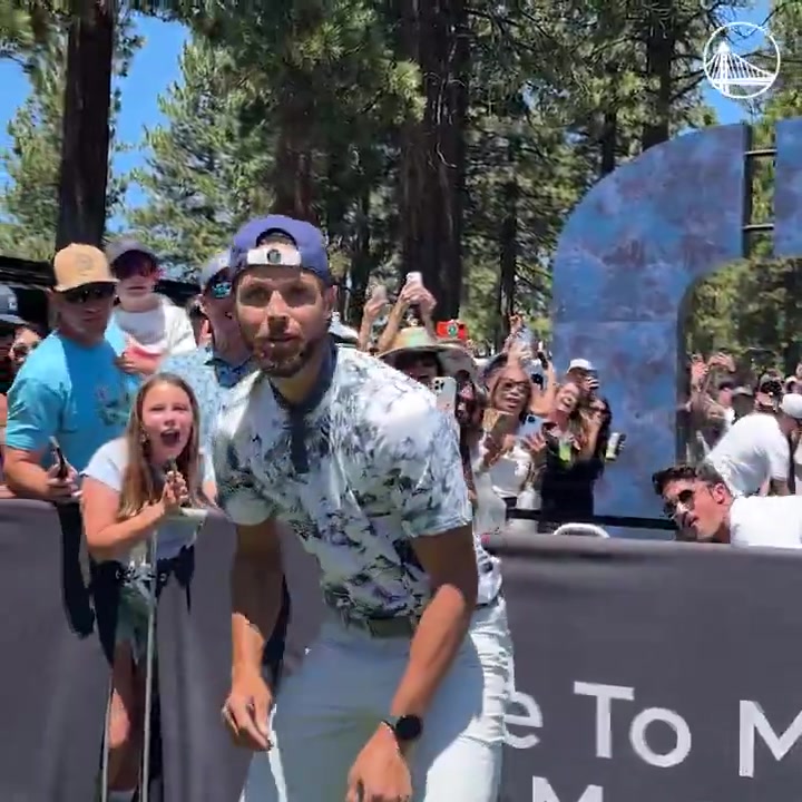 😛这次装X成功！库里今日高尔夫名人赛接球就投 自信提前回头