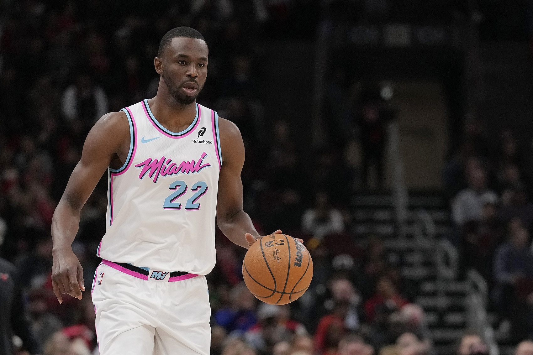 乐鱼体育网站-美媒设想三方交易：湖人得维金斯辅佐詹东 八村塁&amp;克内克特赴热火