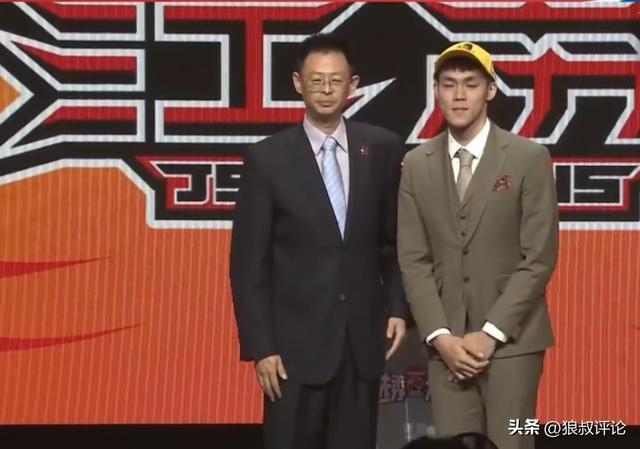 乐鱼网页入口-投票力压胡明轩郭艾伦！CBA探花秀携手徐杰当选第一周南区前2名