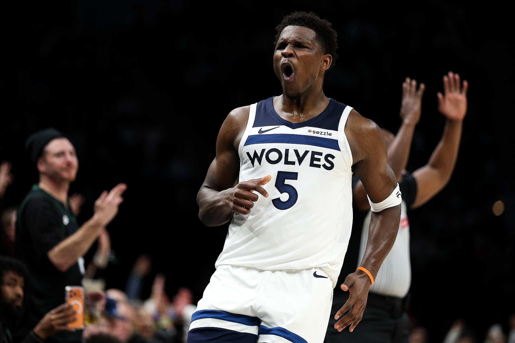 乐鱼网页入口-华子未进全明星首发？兰德尔：看到他上一场表现没 他能进MVP讨论